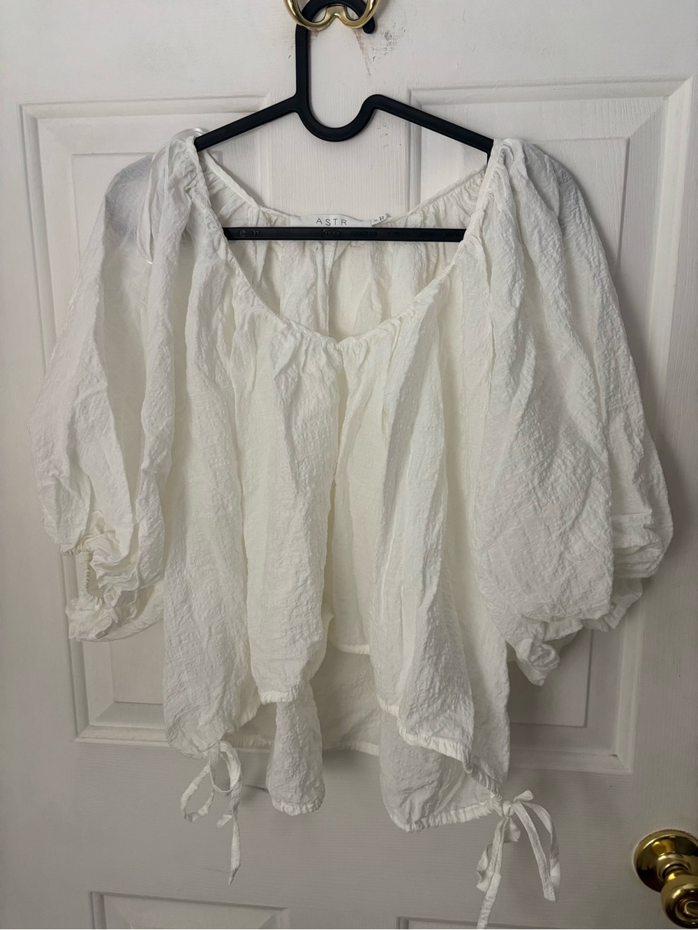 ASTR White Textured Peasant Tie-Hem Blouse